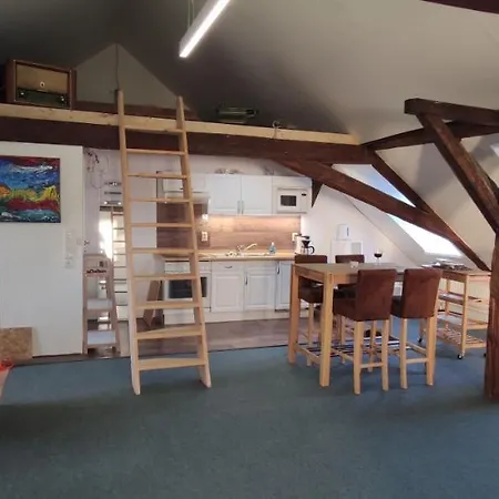 Zentrumsnahes Wohnen In Der Alten Schule Am Appartamento