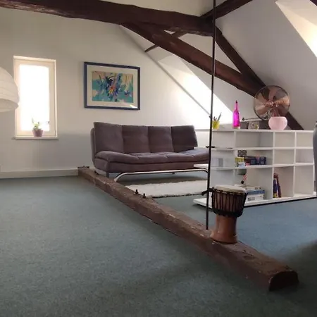 Zentrumsnahes Wohnen In Der Alten Schule Am * Шверин