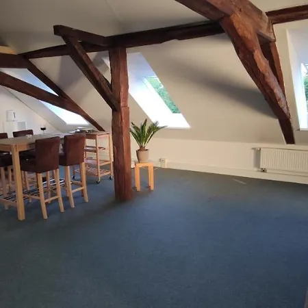 Zentrumsnahes Wohnen In Der Alten Schule Am Апартаменты Шверин